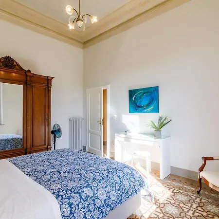 Дом отдыха Guesthost - Casa Calise Elegant With Garage Сиена