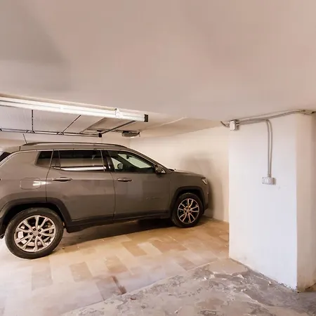 Дом отдыха Guesthost - Casa Calise Elegant With Garage Сиена