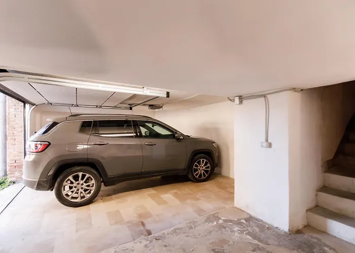 Дом отдыха Guesthost - Casa Calise Elegant With Garage Сиена